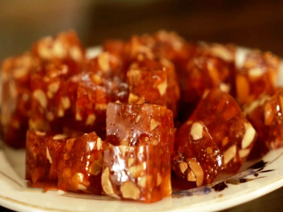 Điều làm nên sức hút của bánh kẹo đặc sản Quảng Ninh là sự dung hòa khéo léo giữa nét truyền thống lâu đời và hiện đại.