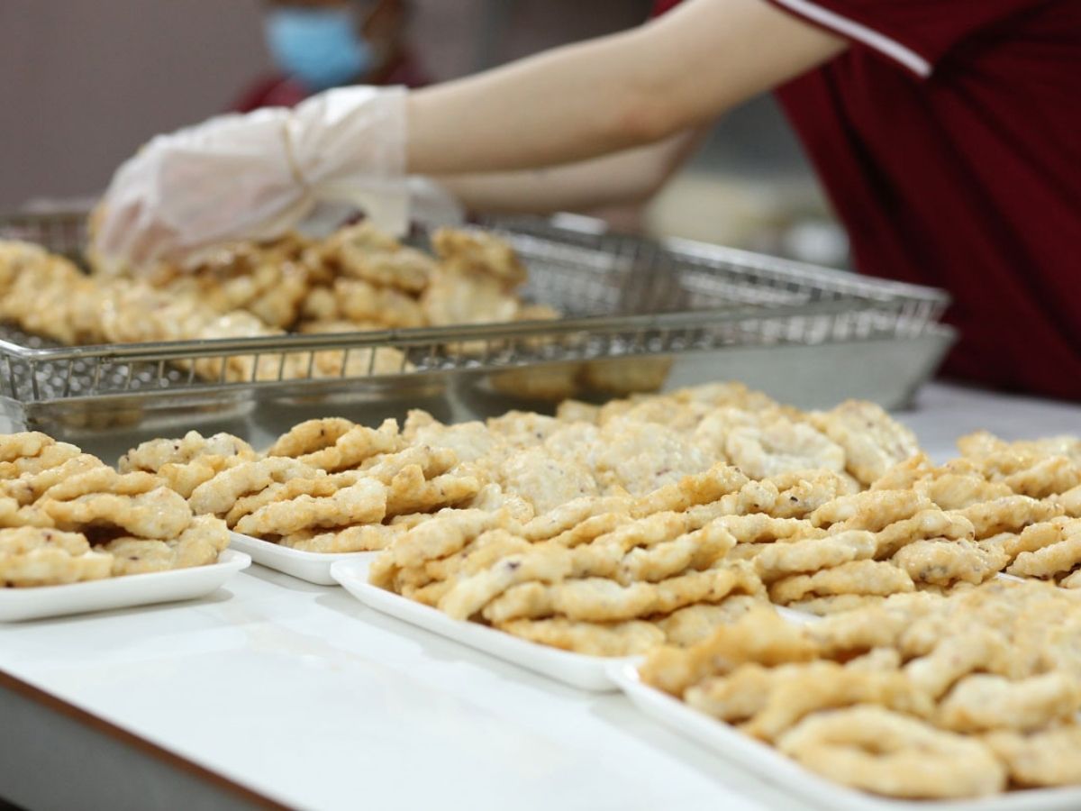 Không ai đến Quảng Ninh mà không thử qua chả mực Hạ Long một món ăn đã góp mặt trong top 50 ẩm thực đặc sắc nhất Việt Nam. (Nguồn: Sưu tầm)