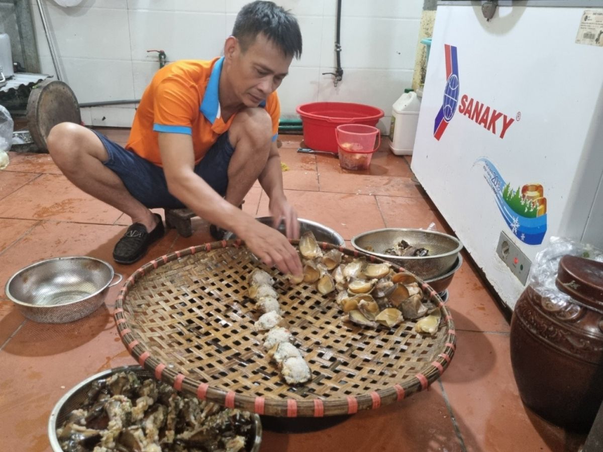 Chế biến sam biển Quảng Ninh là cả nghệ thuật và kinh nghiệm tích lũy lâu năm. (Nguồn: Báo Quảng Ninh)