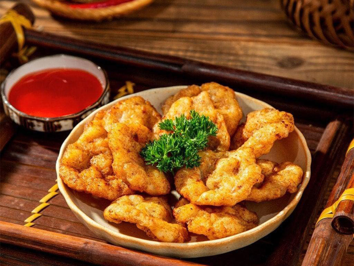 Trải nghiệm hương vị và cách thưởng thức chả mực kim thoa Quảng Ninh.