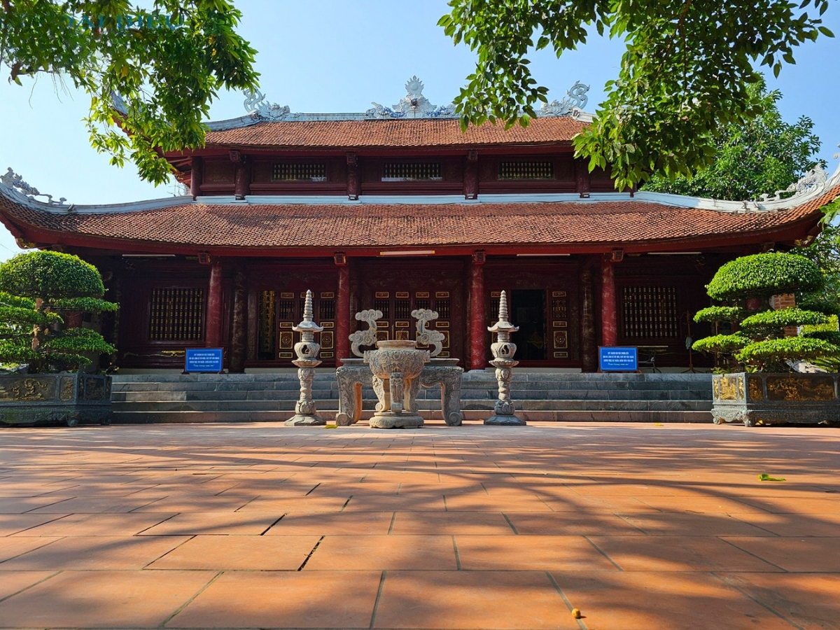 Phong cách xây dựng của đền Xã Tắc mang đậm dấu ấn truyền thống của người Việt.