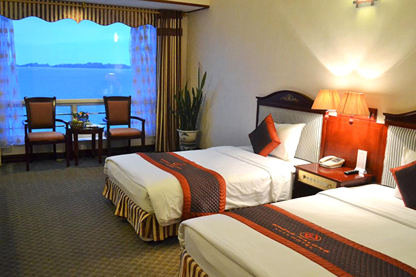 Grand Hotel Hạ Long là một trong những khách sạn lâu đời và uy tín tại Bãi Cháy