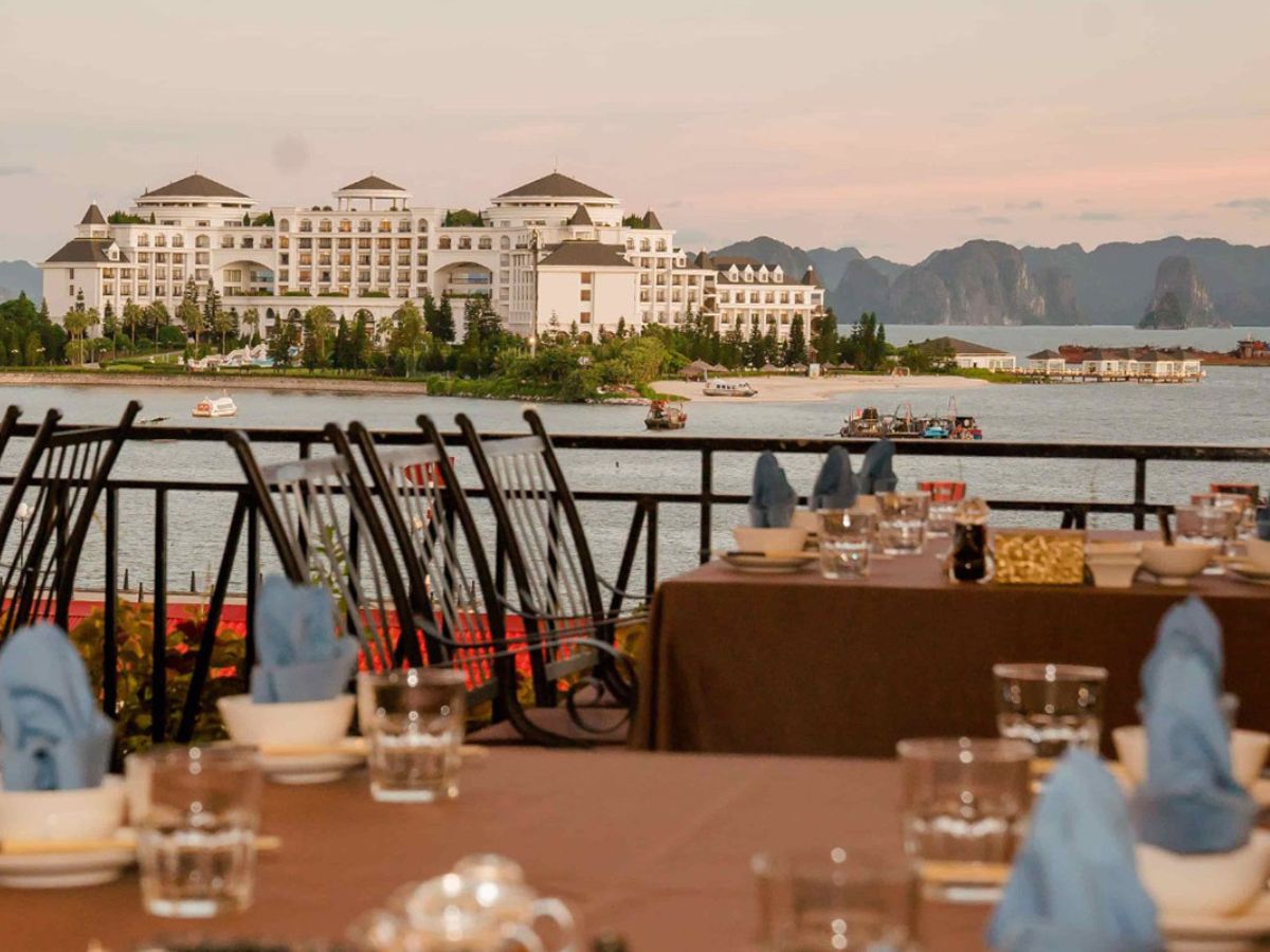 Không gian view biển nhà hàng Ngọc Phương Nam.