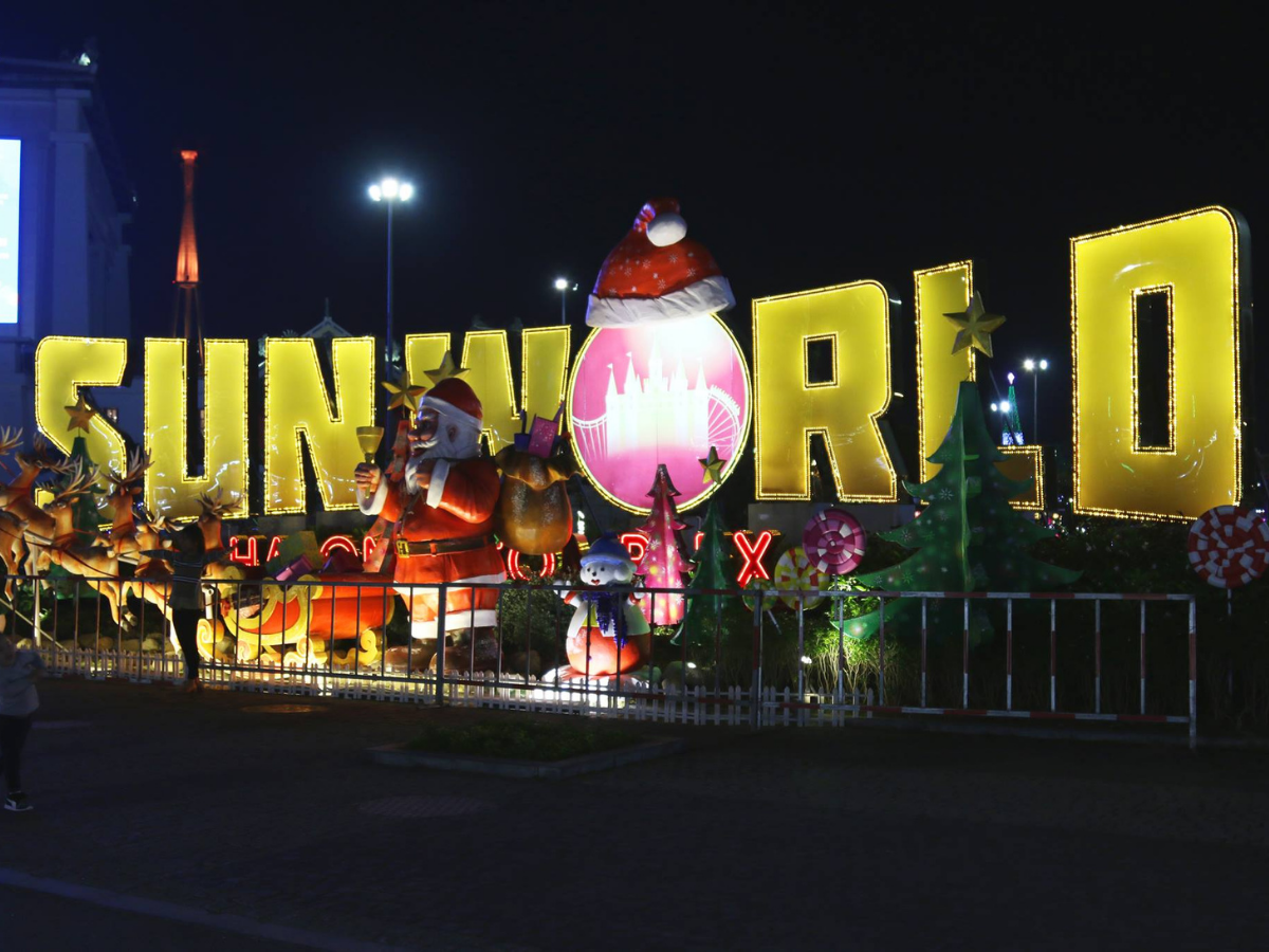 Sun World Ha Long mỗi mùa Noel luôn được trang trí chỉn chu, rực rỡ.