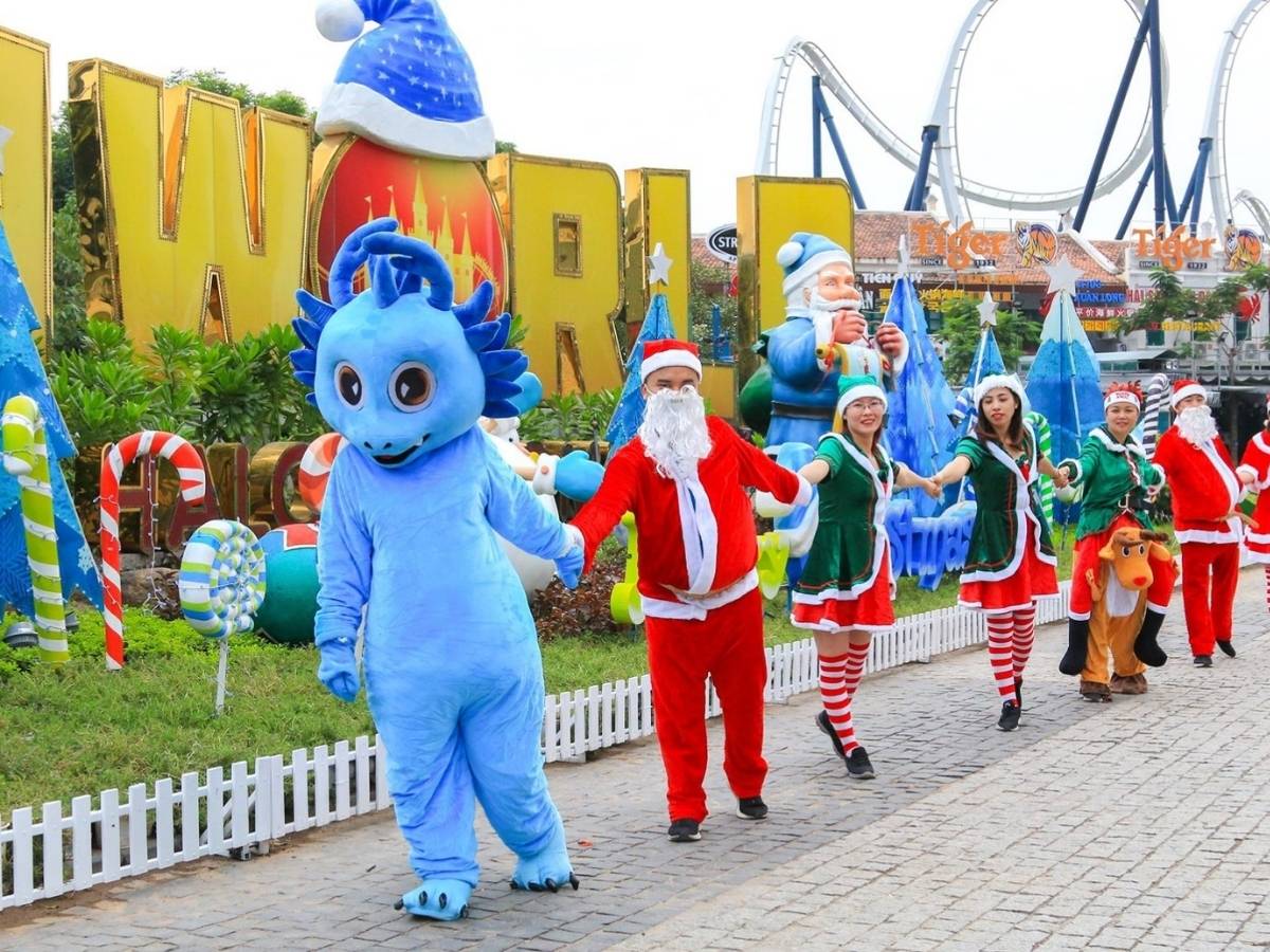 Sun World Ha Long hóa thân thành xứ sở thần tiên mùa đông với chủ đề Giáng sinh phủ khắp các khu vui chơi.
