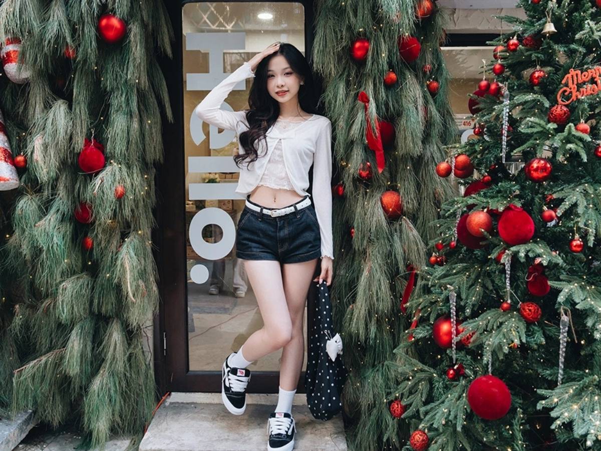 Trang phục đóng vai trò rất lớn trong việc làm nổi bật các bức ảnh tại địa điểm chụp ảnh Noel ở Quảng Ninh.