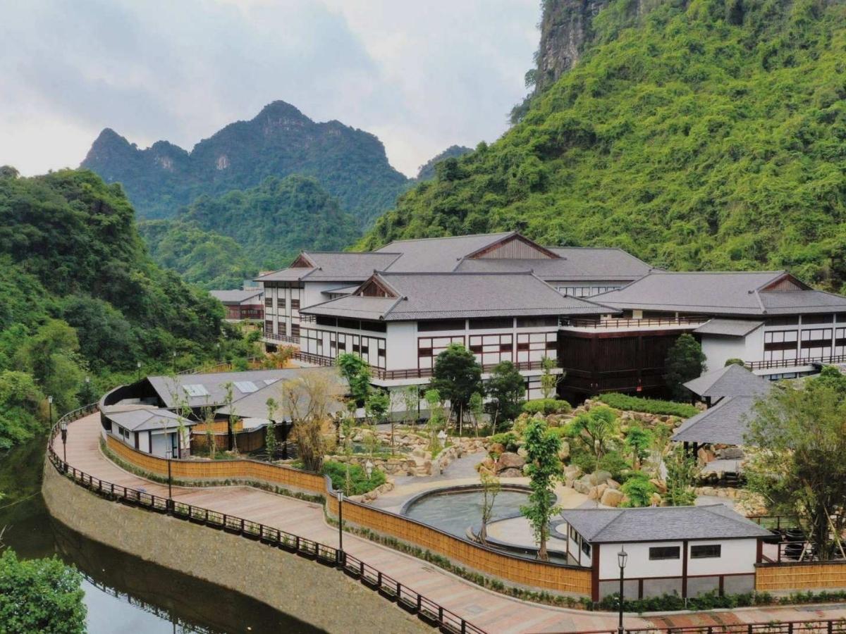 Yoko Onsen Ha Long mang đến trải nghiệm mới mẻ khi kết hợp truyền thống Nhật Bản với không khí Giáng sinh.