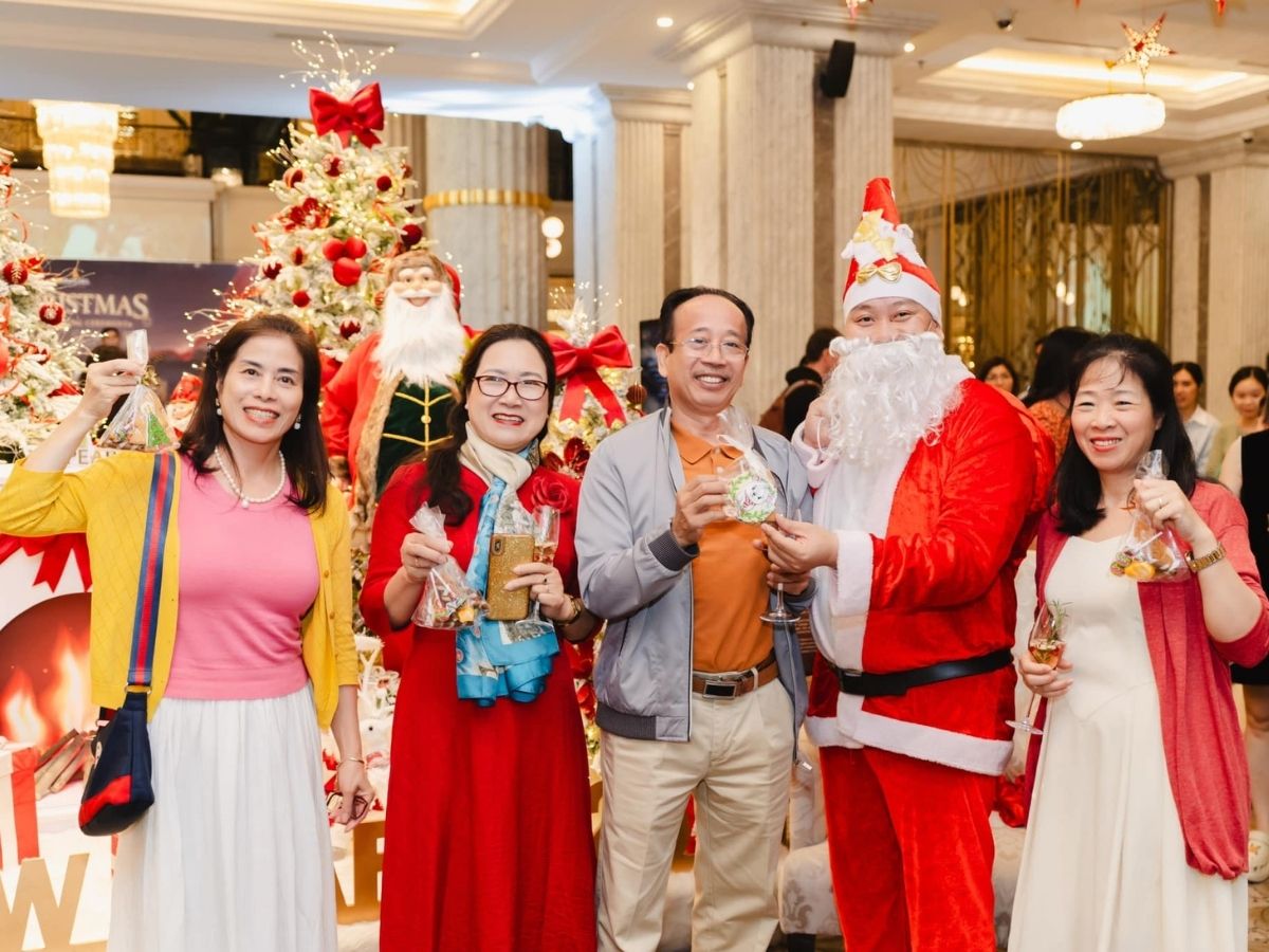 Vinpearl Resort & Spa Ha Long tiếp tục giữ vững vị trí nổi bật trong số các khách sạn trang trí giáng sinh ở Quảng Ninh