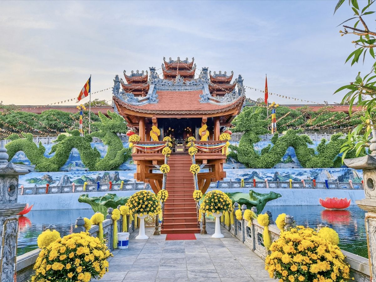 Chùa Ba Vàng Quảng Ninh là trung tâm văn hóa - tâm linh nổi tiếng.