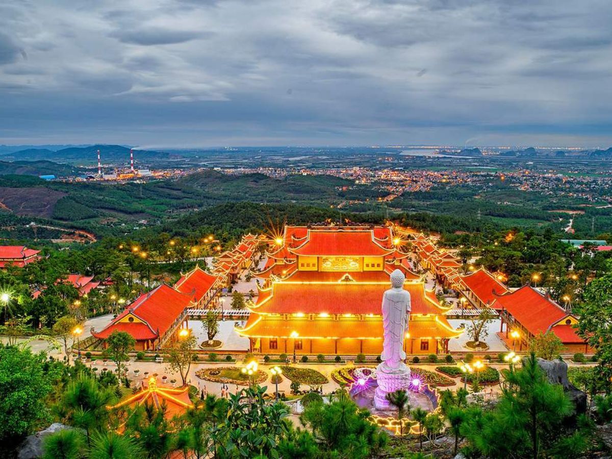 Chùa Ba Vàng Quảng Ninh là điểm du lịch tâm linh hấp dẫn