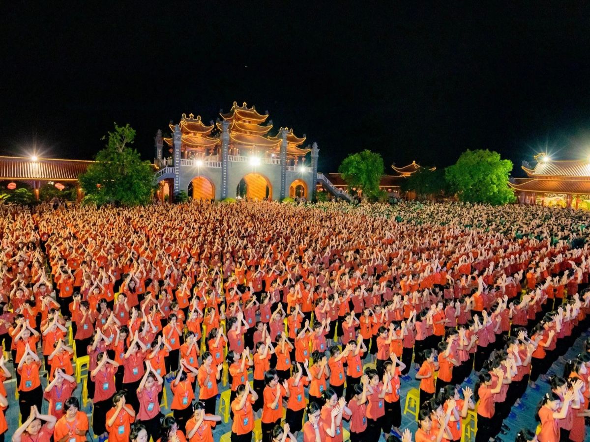 Tham gia khoá tu tại chùa Ba Vàng Quảng Ninh