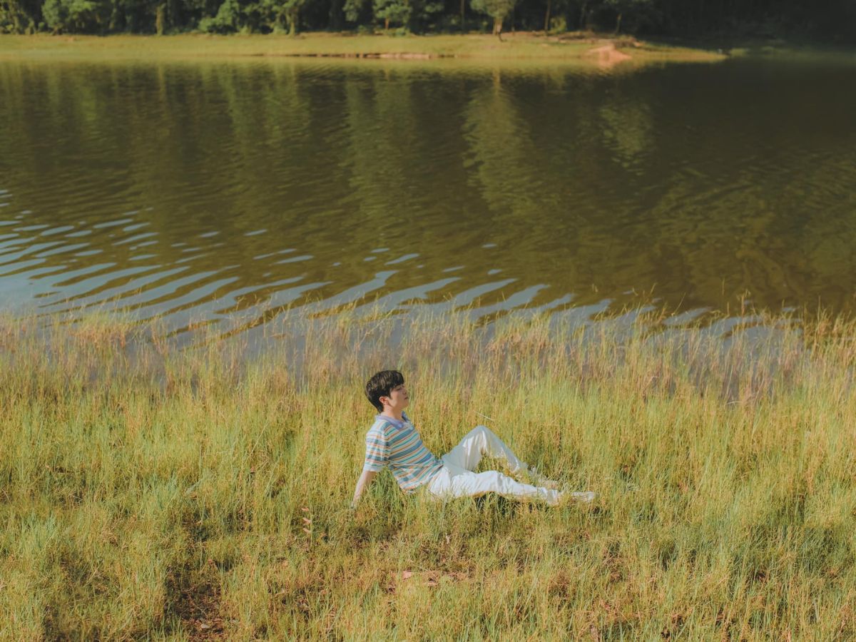 Chụp nhiều bức hình đẹp với hồ Yên Trung Quảng Ninh