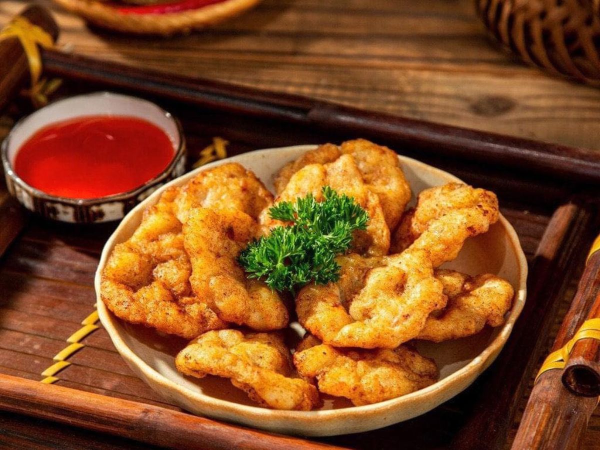 Chả mực Hạ Long là món đặc sản hấp dẫn.