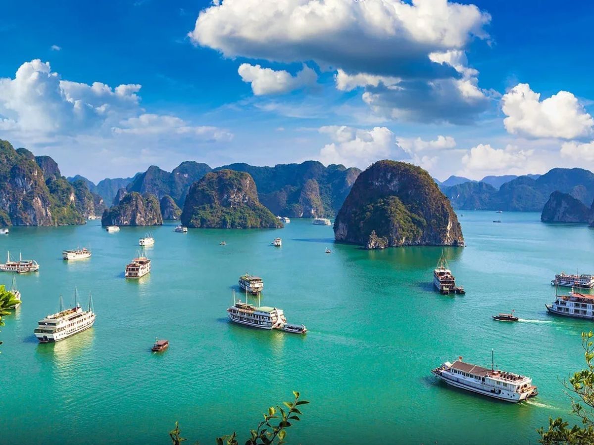 Hạ Long Quảng Ninh là điểm du lịch nổi tiếng.