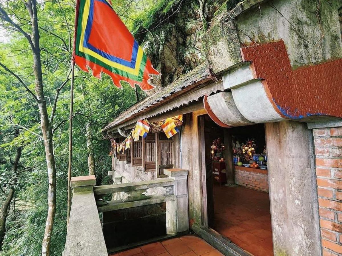 Kiến trúc “bán thiên tự” là điểm độc đáo của chùa Một Mái Yên Tử.