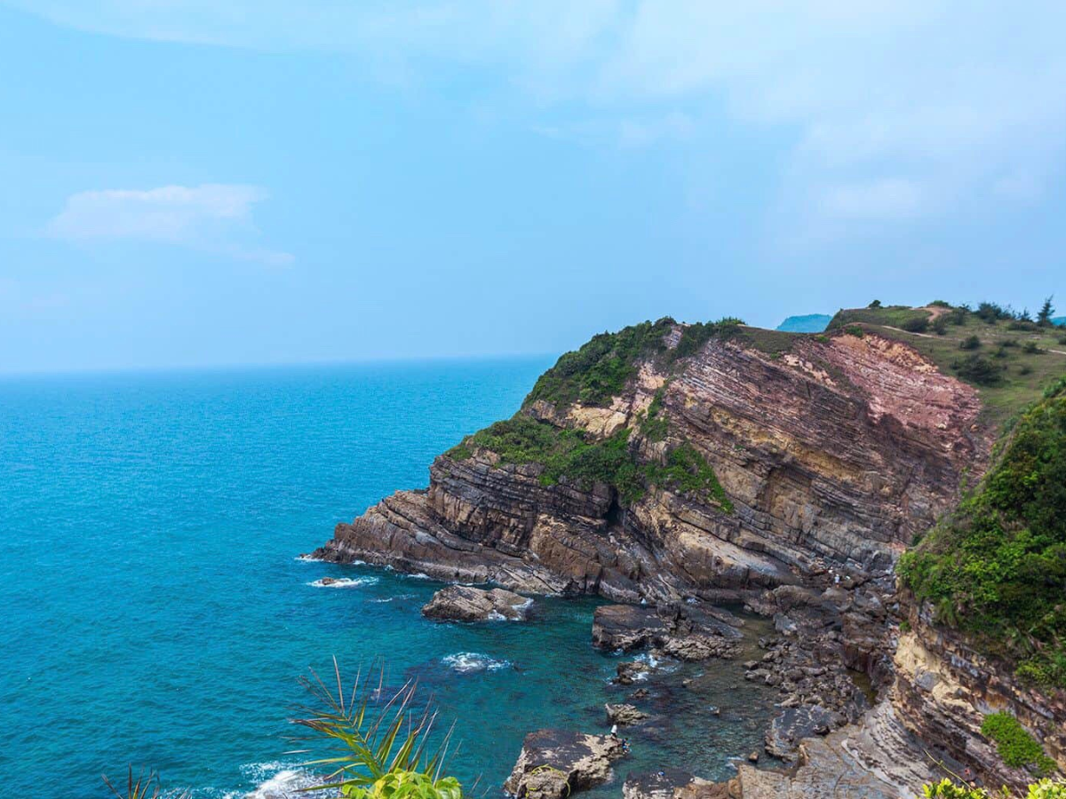 Mùa xuân mang đến cho Cô Tô diện mạo tươi mới với không khí trong lành dễ chịu