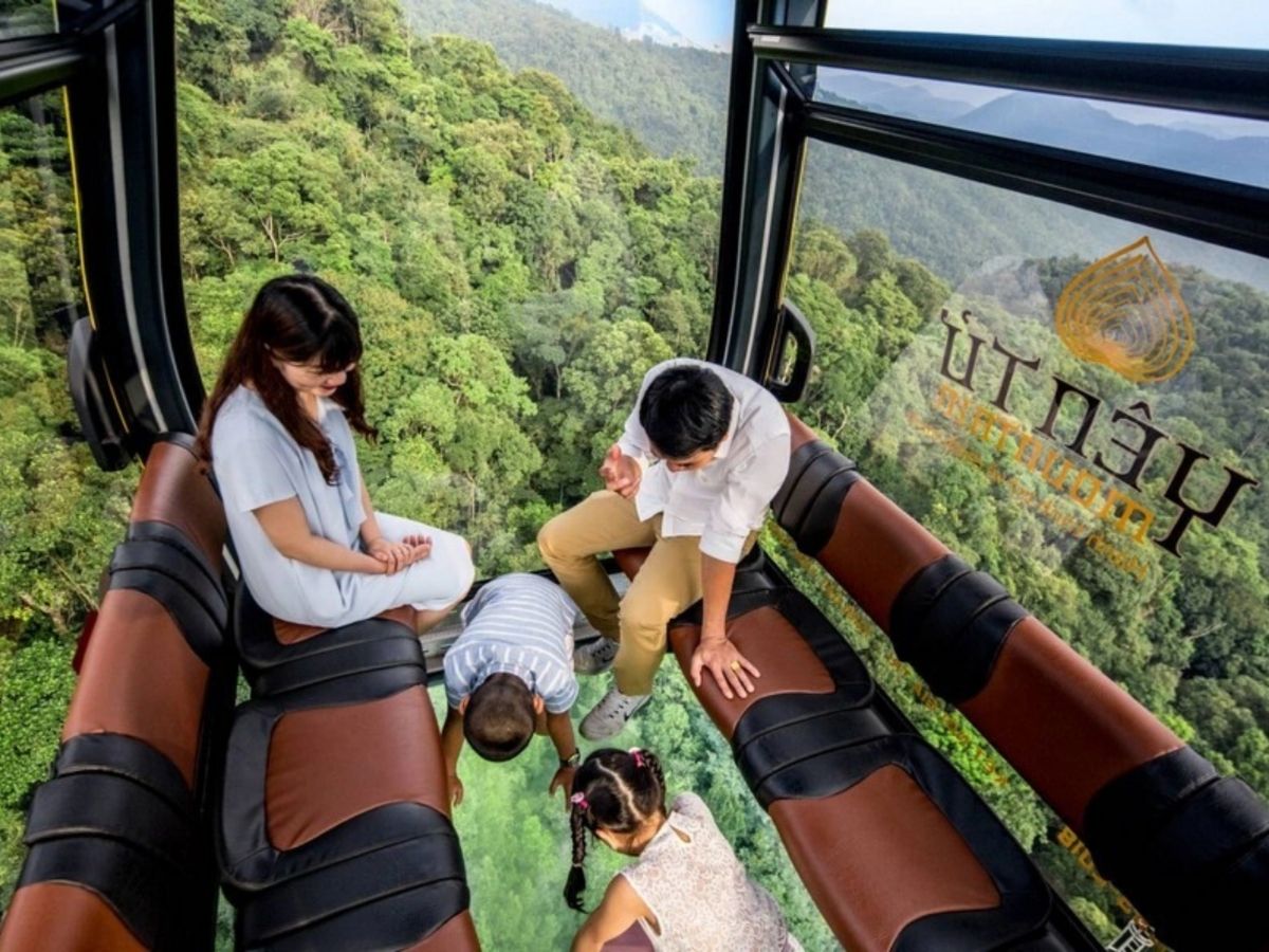 Cabin tại Yên Tử được thiết kế theo tiêu chuẩn an toàn quốc tế, vận hành bởi 4 hệ thống cáp đảm bảo tính ổn định. (Nguồn: Sưu tầm)