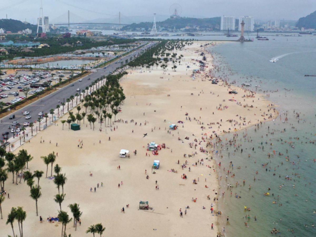 Khu Bãi Cháy tập trung nhiều khách sạn resort gần biển và Sun World nên giá phòng dịp lễ thường cao. (Nguồn: Sưu tầm)