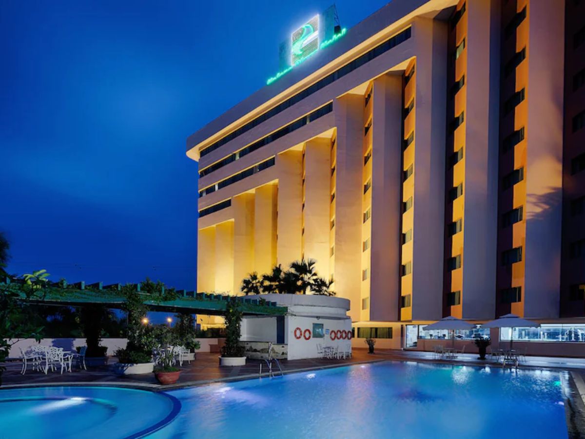 Halong Plaza Hotel được đánh giá cao về vị trí thuận tiện kết hợp tham quan vịnh và vui chơi giải trí. (Nguồn: Sưu tầm)