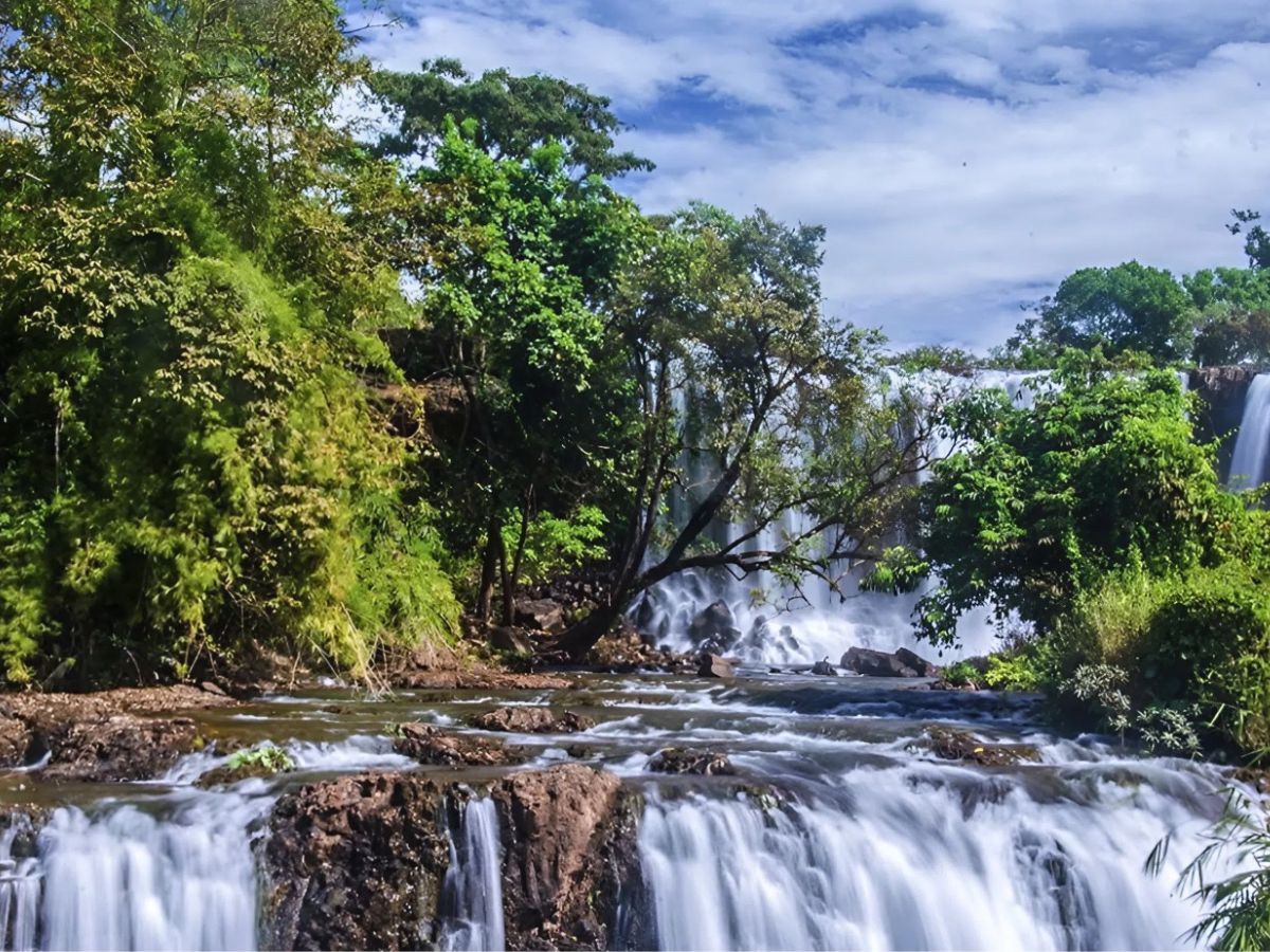 Các điểm sinh thái như Thác Mơ Lựng Xanh và Hồ Yên Trung phù hợp cho chuyến đi ngắn ngày dịp lễ. (Nguồn: Sưu tầm)