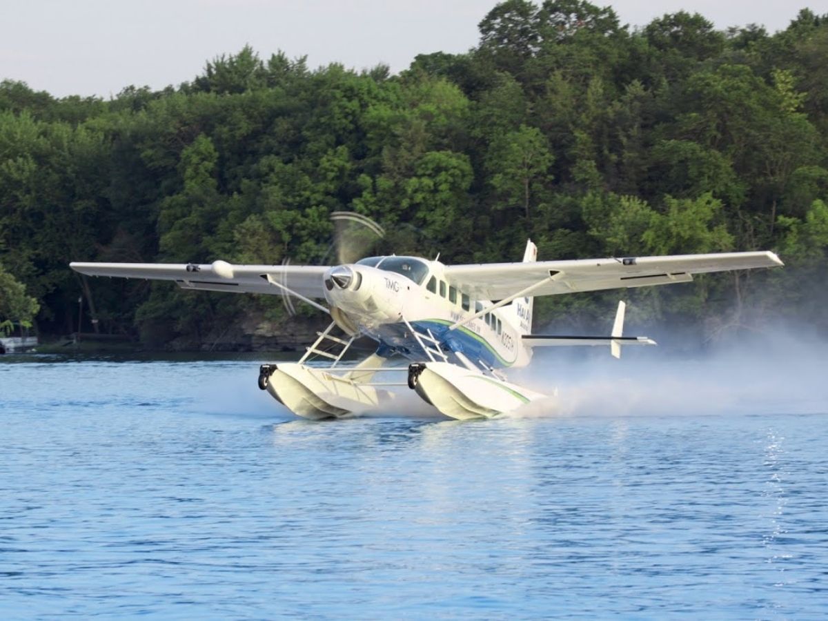 Khác biệt lớn nhất so với du thuyền là thủy phi cơ Hạ Long đem lại tầm nhìn bao quát 360 độ từ độ cao 300–2.000m. (Nguồn: Sưu tầm)