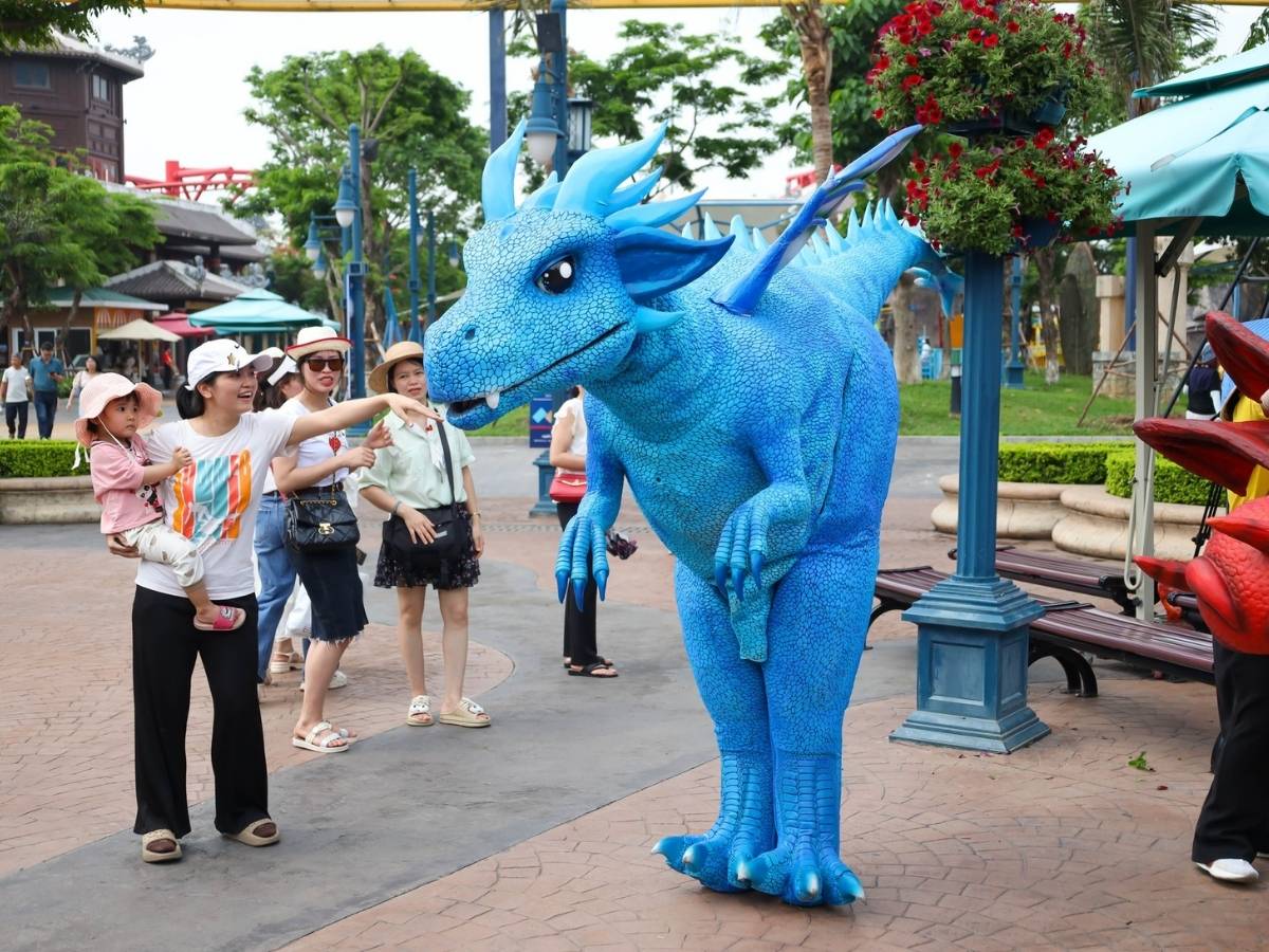 Du khách nên đặt vé vui chơi tại Sun World Ha Long sớm trên hệ thống để đảm bảo khung giờ mong muốn (Nguồn: Sưu tầm)