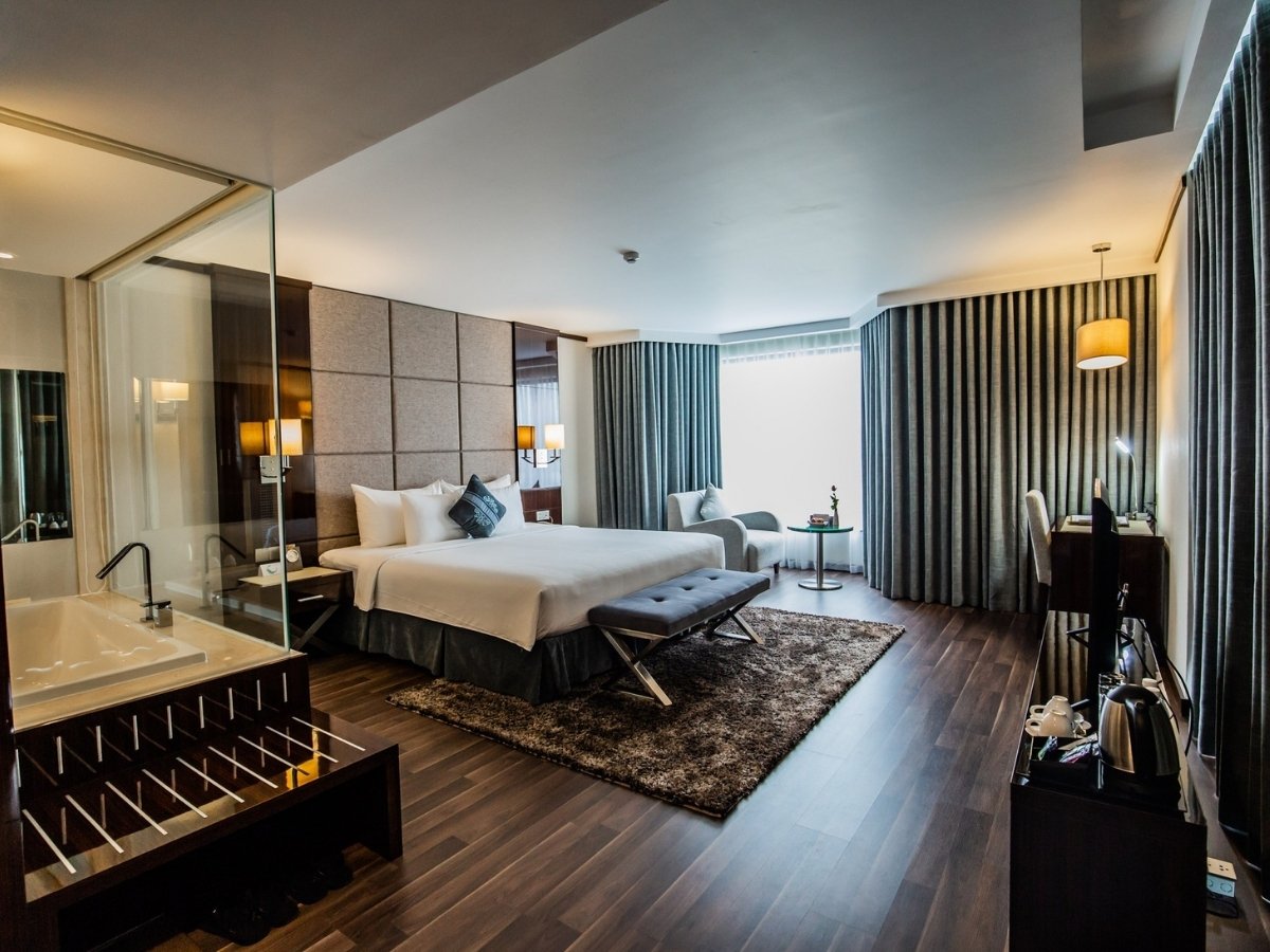 Du khách nên lựa chọn lưu trú tại các khu vực trung tâm như Bãi Cháy và Hòn Gai (Nguồn: Sưu tầm)