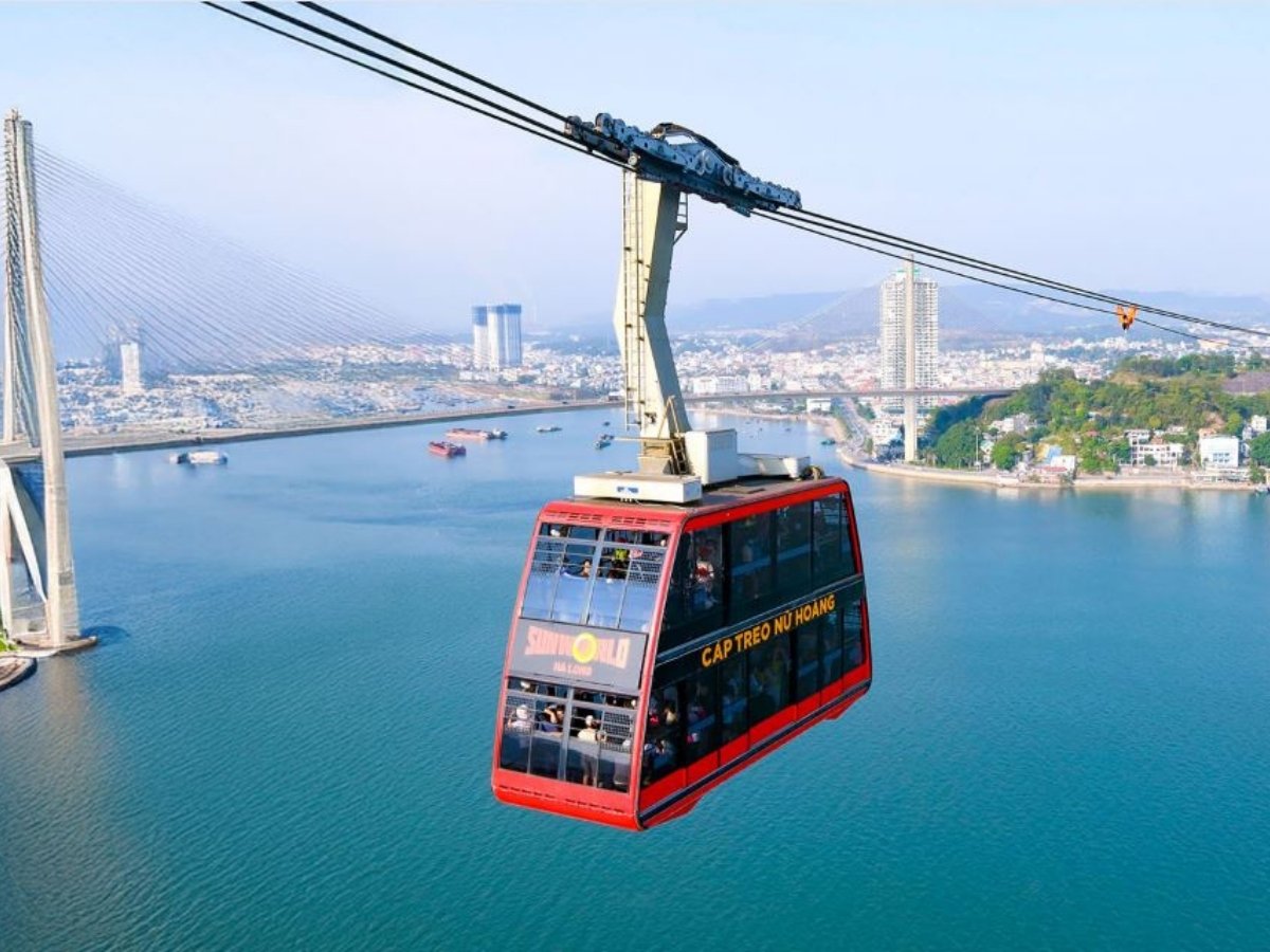 Cáp treo Hạ Long thuộc tổ hợp vui chơi giải trí Sun World Ha Long – một trong những điểm đến nổi bật tại khu vực Bãi Cháy, Quảng Ninh