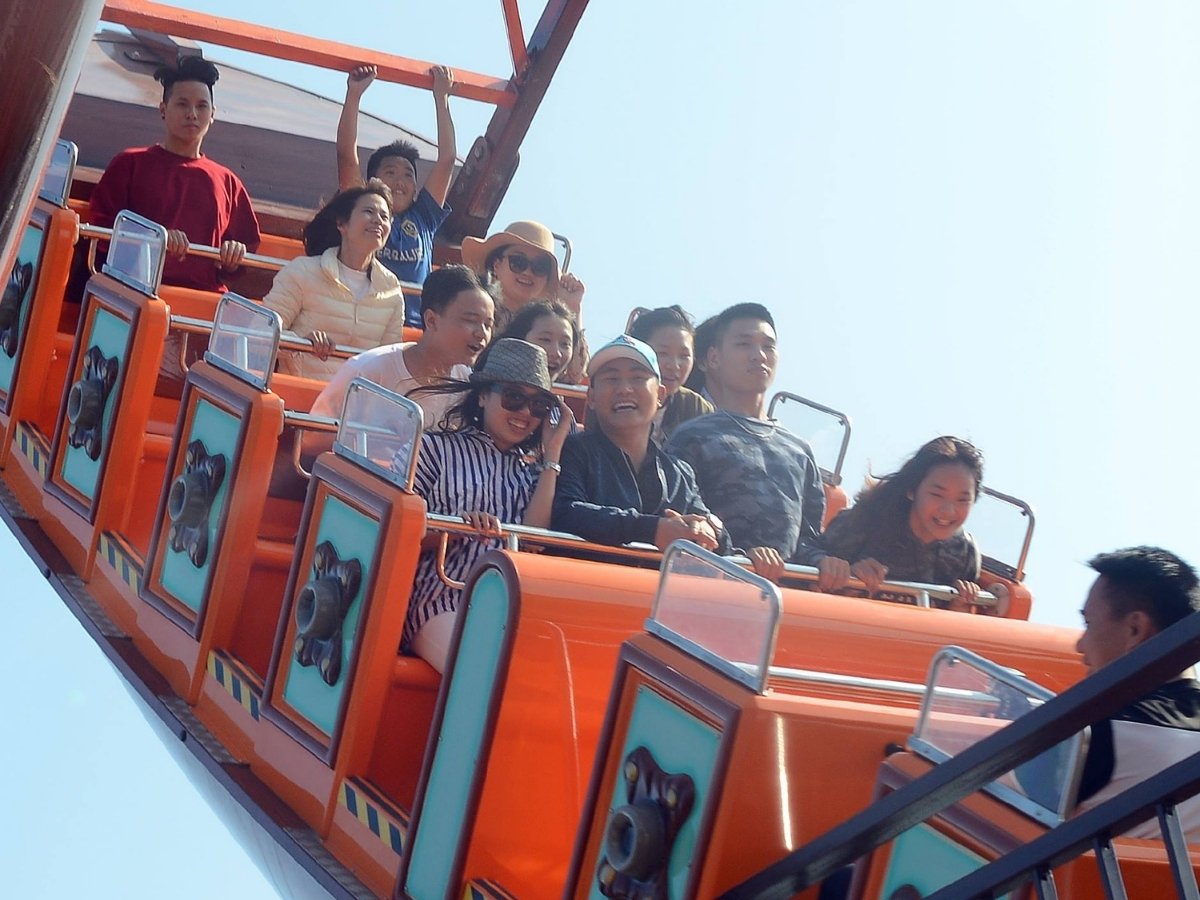 Du khách có thể mua combo vé công viên nước với những khu khác như Dragon Park hoặc cáp treo Nữ Hoàng trong tổ hợp Sun World Ha Long