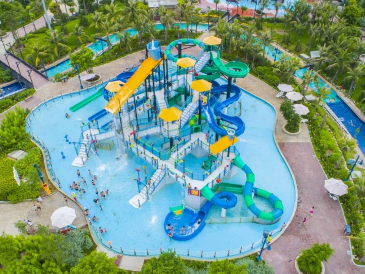 Buổi chiều muộn là thời điểm phù hợp để thư giãn tại công viên nước
