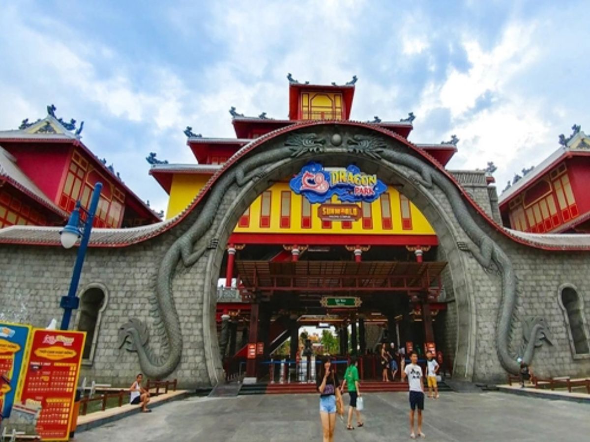Buổi trưa và đầu chiều bạn nên vui chơi tại công viên Rồng với nhiều trò cảm giác mạnh