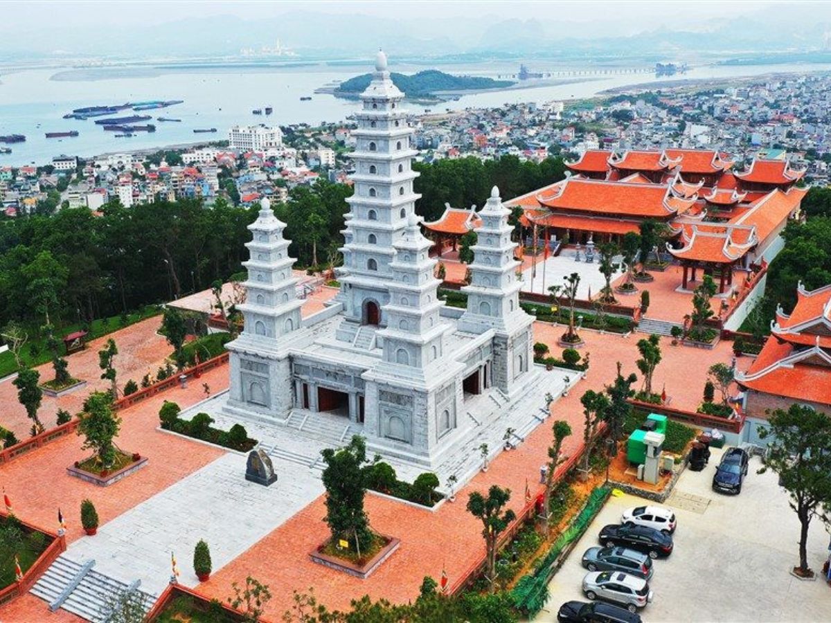 Khu Ba Đèo mang không gian yên tĩnh phù hợp cho ngắm cảnh và thư giãn.