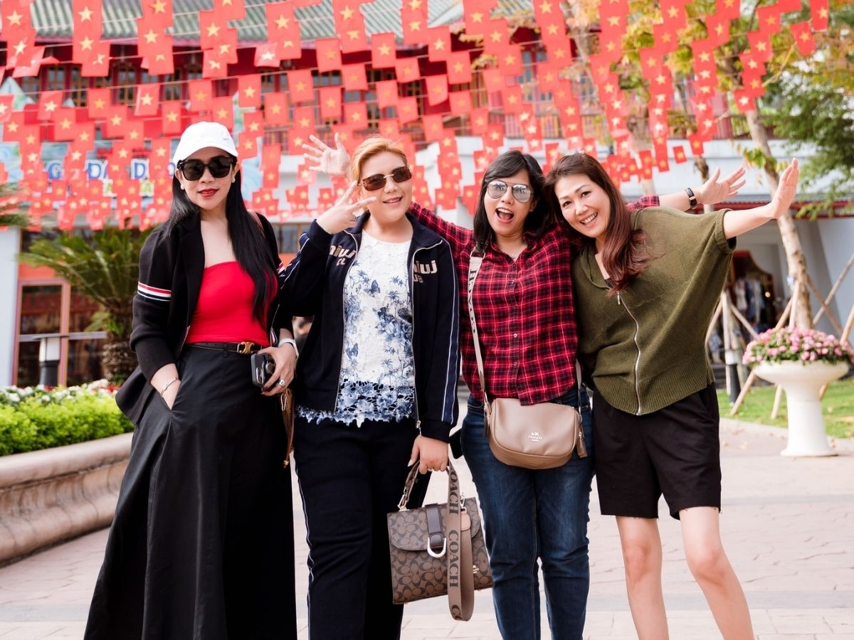 Để có bộ ảnh đẹp khi chụp ảnh Sun World Ha Long, việc chọn trang phục phù hợp với từng khu là yếu tố rất quan trọng.