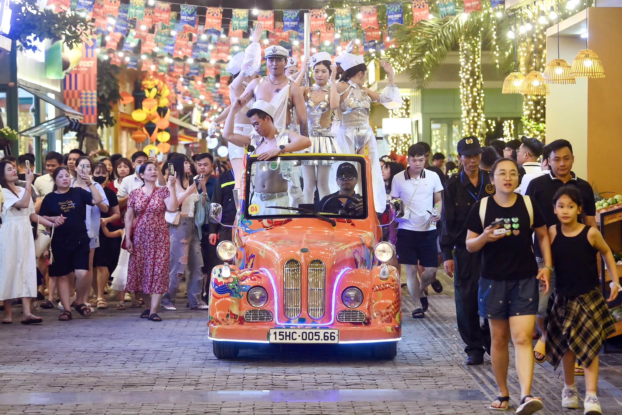VUI-Fest Hạ Long tái hiện thương cảng, ẩm thực và biểu diễn đêm
