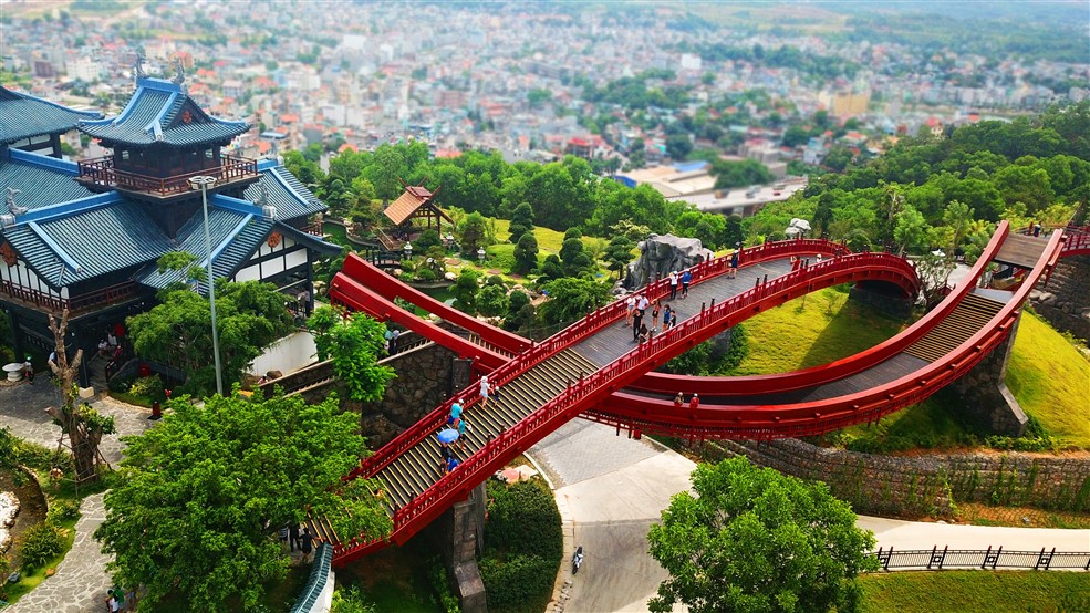 Di chuyển Hà Nội đến Bãi Cháy nhanh, phù hợp chuyến đi trong ngày.