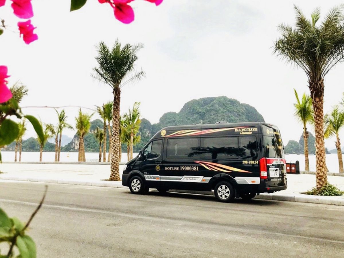 Một trong những lựa chọn phổ biến khi tìm hiểu đi Sun World Ha Long từ Hà Nội phương tiện là xe limousine.