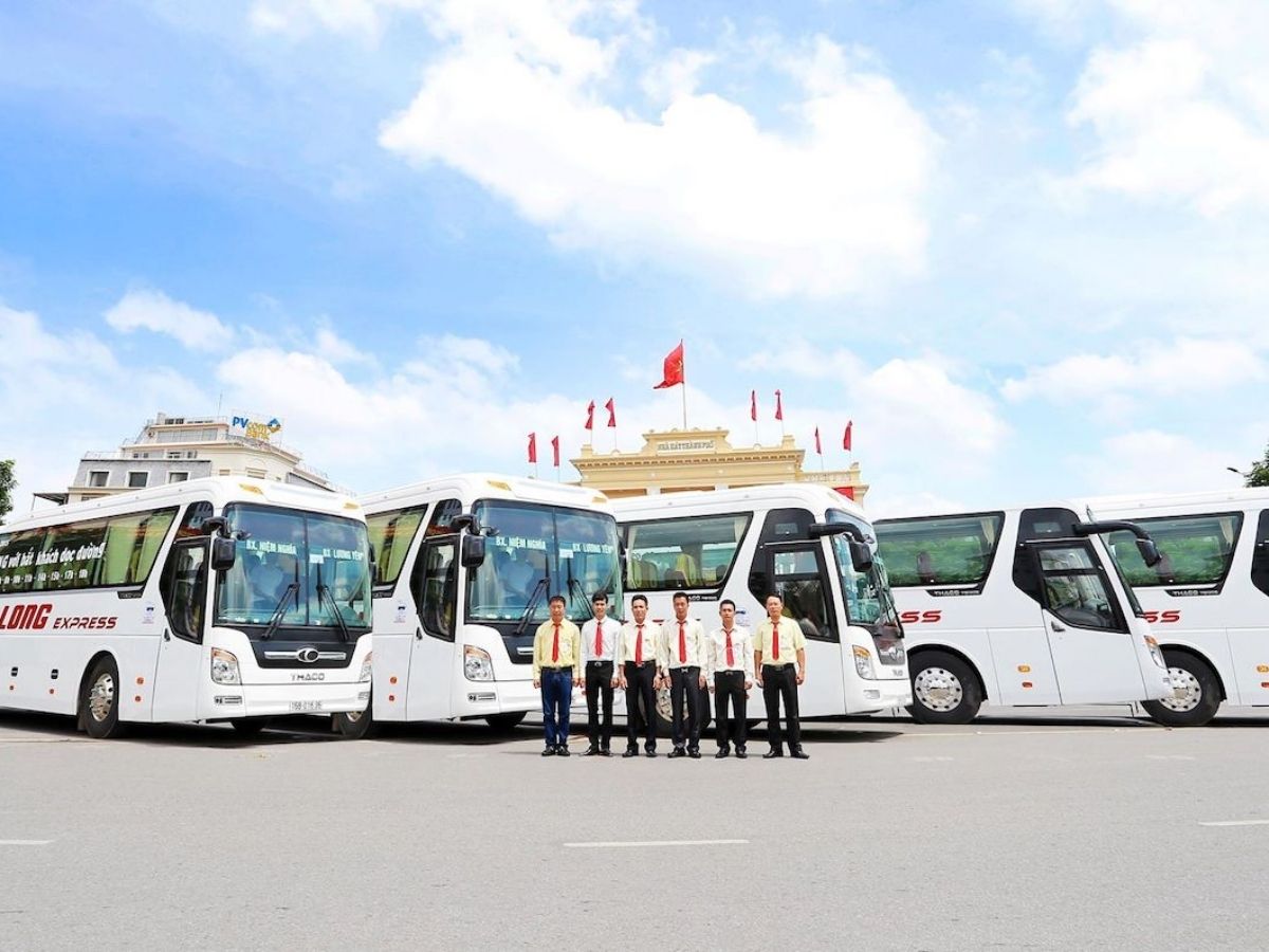 Một trong những lựa chọn phổ biến khi tìm hiểu đi Sun World Ha Long từ Hà Nội phương tiện là xe limousine.