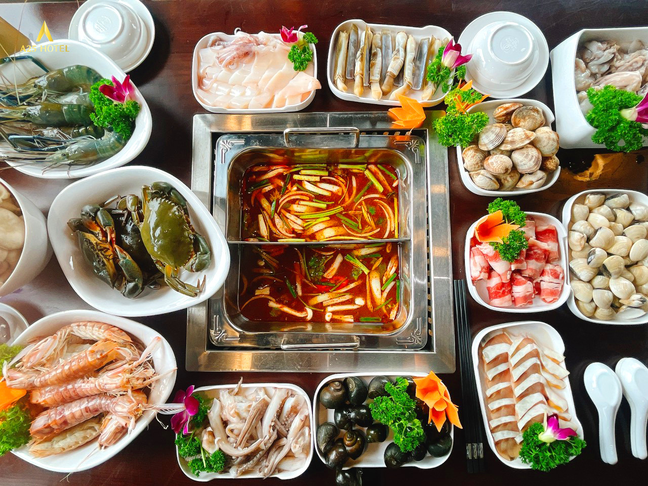 Chọn giờ ăn hợp lý giúp thưởng thức hải sản tươi Bãi Cháy.
