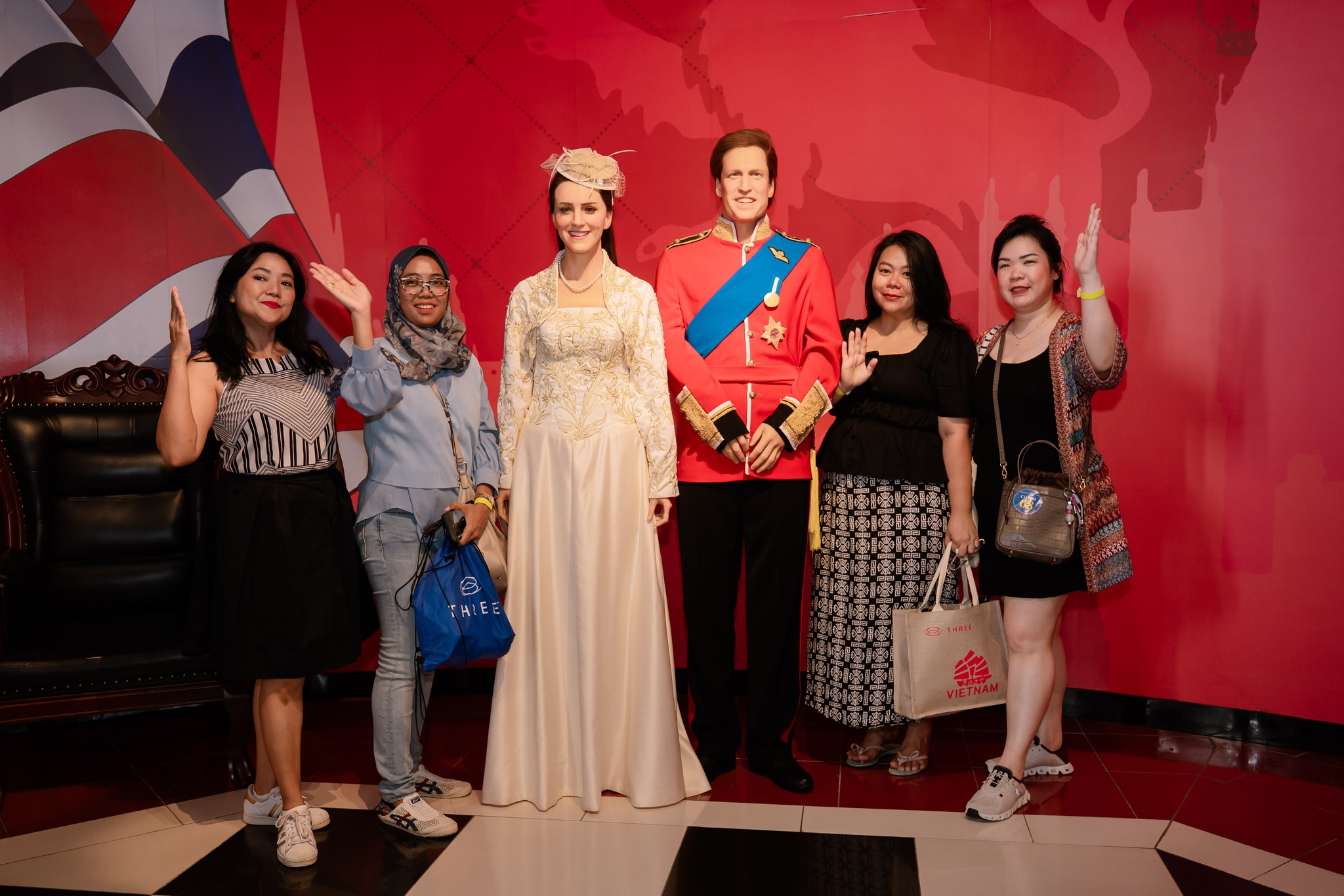 Chụp ảnh trong khu vực Sun World Ha Long.