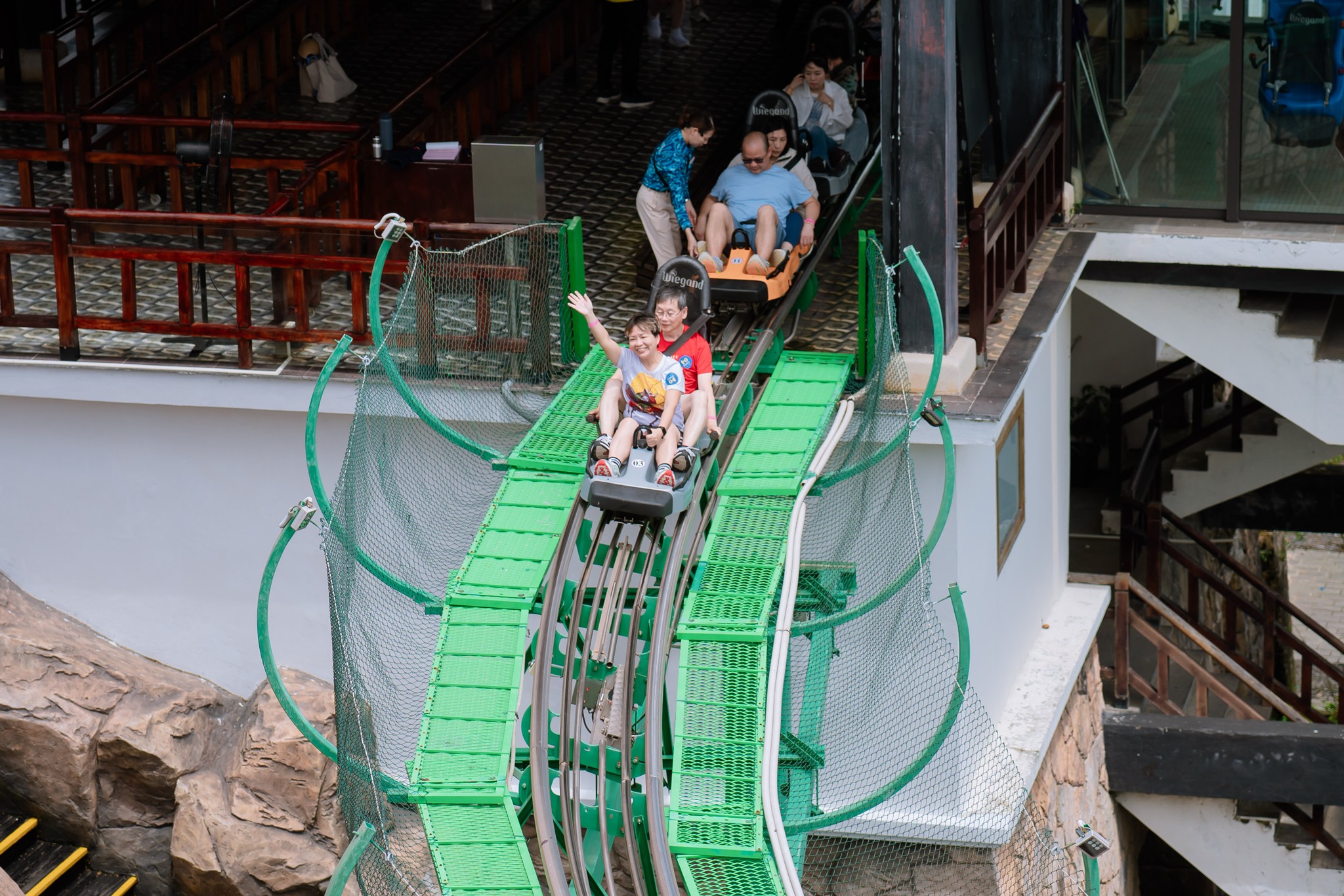 Lượng khách đông Sun World Ha Long gây chờ đợi 20–40 phút.