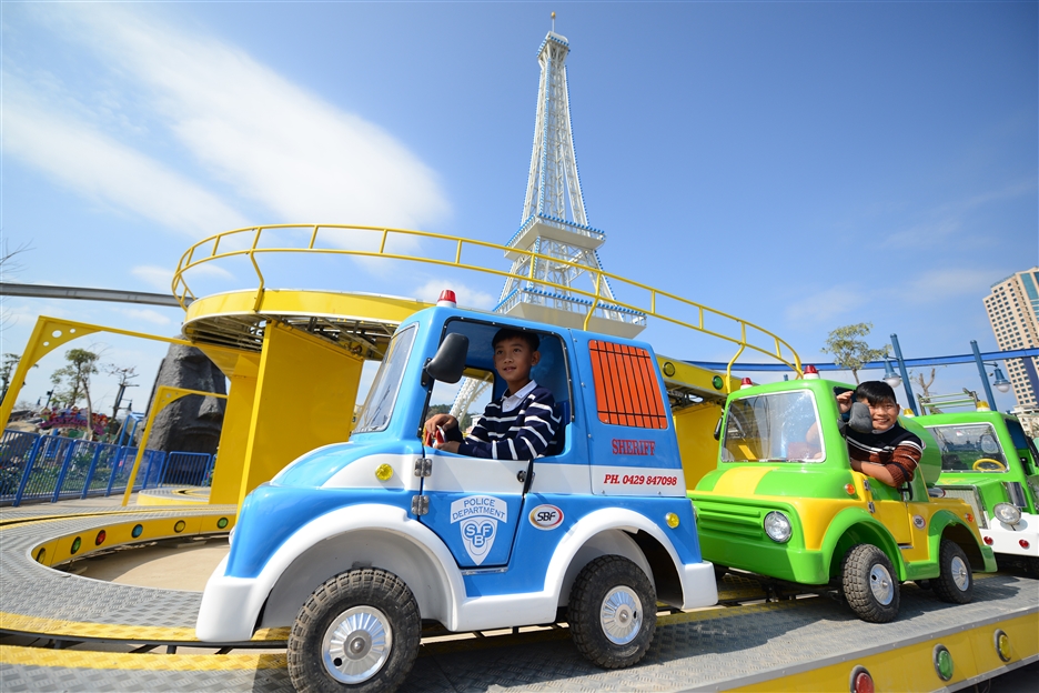 Du khách đặt vé trực tuyến để vào cổng Sun World Ha Long nhanh chóng.