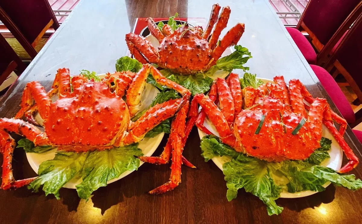 Nhà hàng Cua Vàng phục vụ các món cua tươi ngon, chế biến đa dạng.