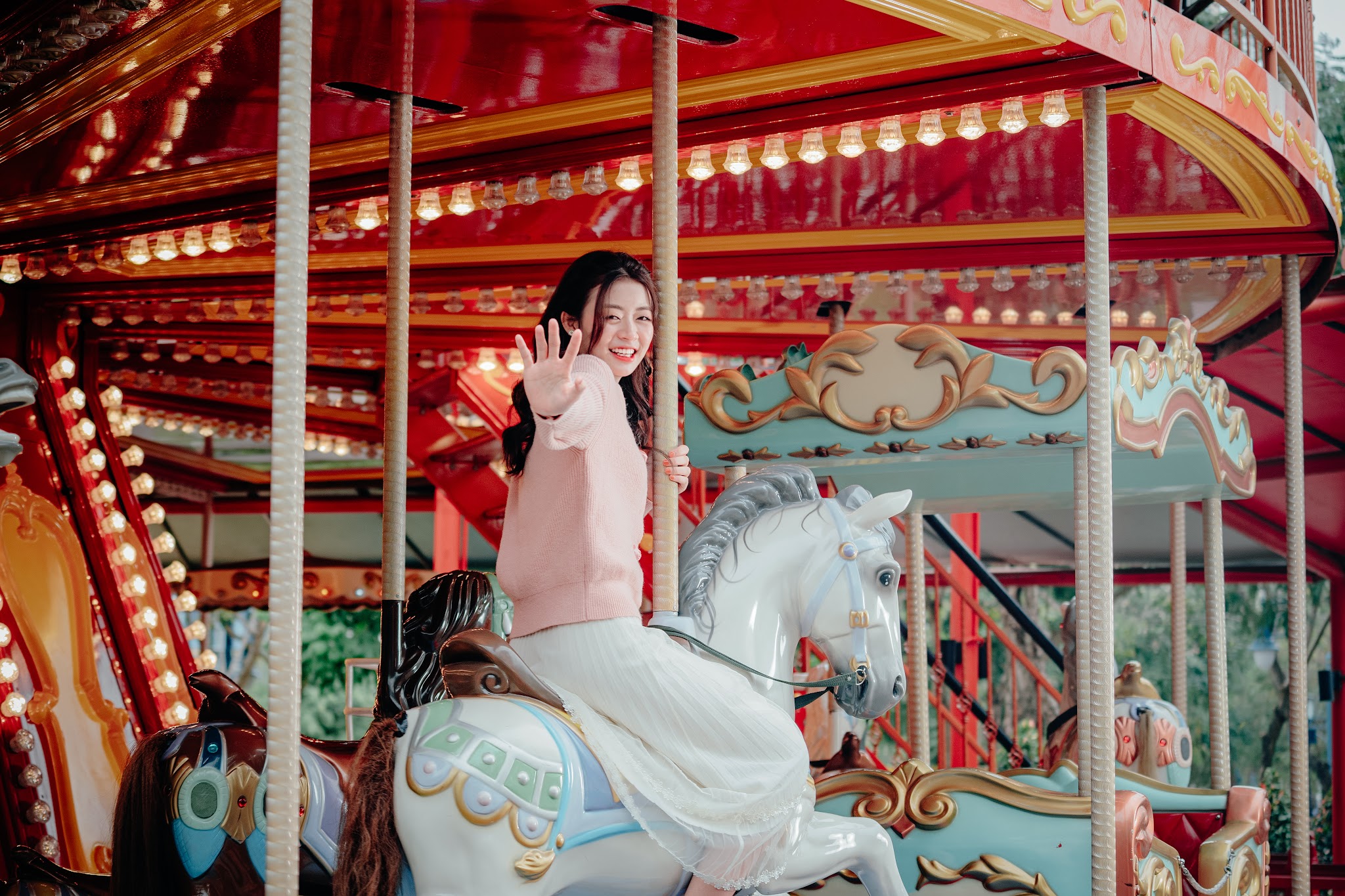 Du khách vui chơi tại Dragon Park buổi sáng rồi nghỉ ngơi.