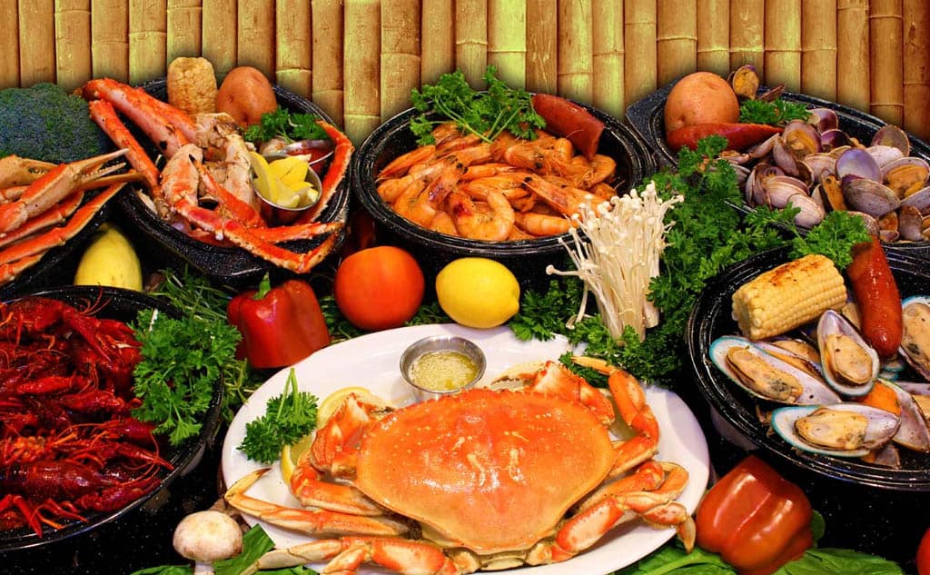 Thực đơn phong phú phù hợp nhiều khẩu vị du khách.