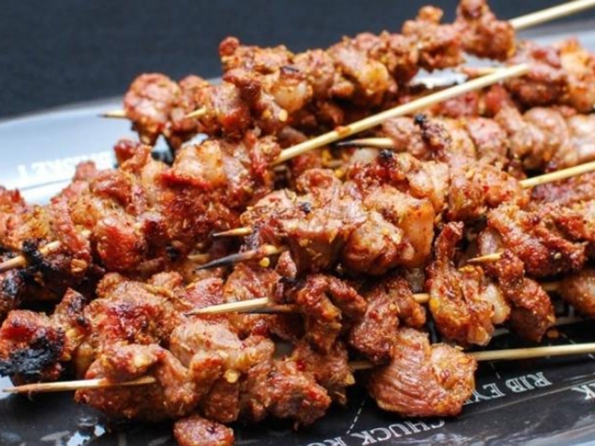 Du khách có thể dễ dàng thưởng thức các món đặc trưng Quảng Ninh tại VUI-Fest