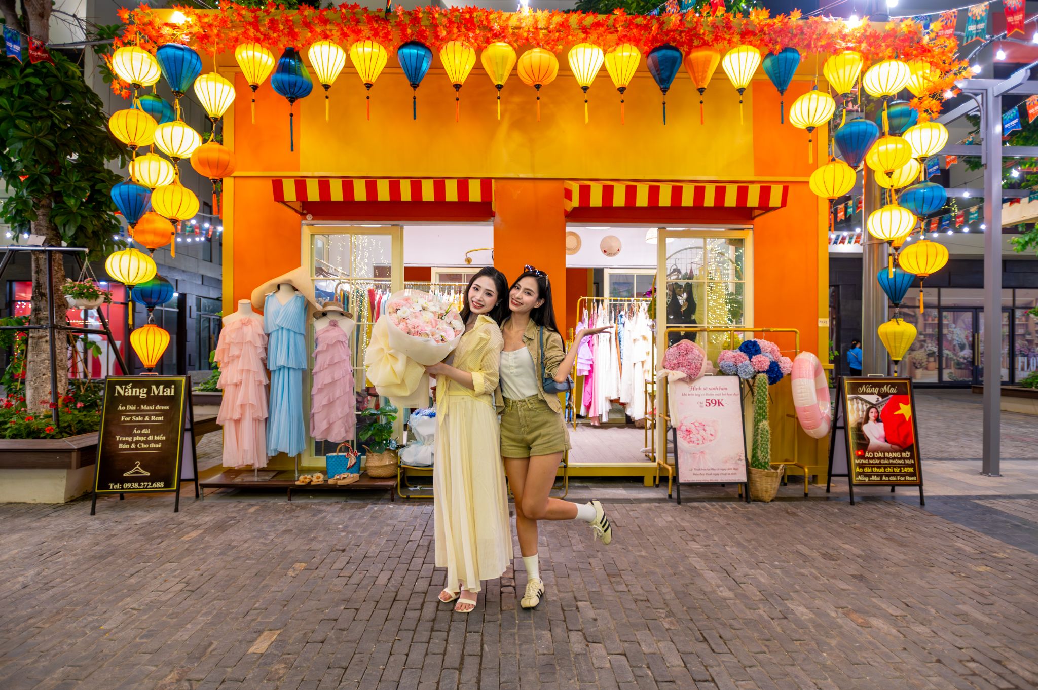 Theo kinh nghiệm đi VUI-Fest Hạ Long, khoảng thời gian từ 18h đến 21h là lúc khu vực này sôi động nhất.