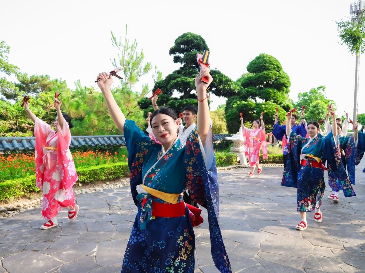 Để áp dụng hiệu quả kinh nghiệm đi VUI-Fest Hạ Long, bạn nên bắt đầu ngày mới tại Sun World Ha Long từ sáng sớm hoặc trước giờ trưa.