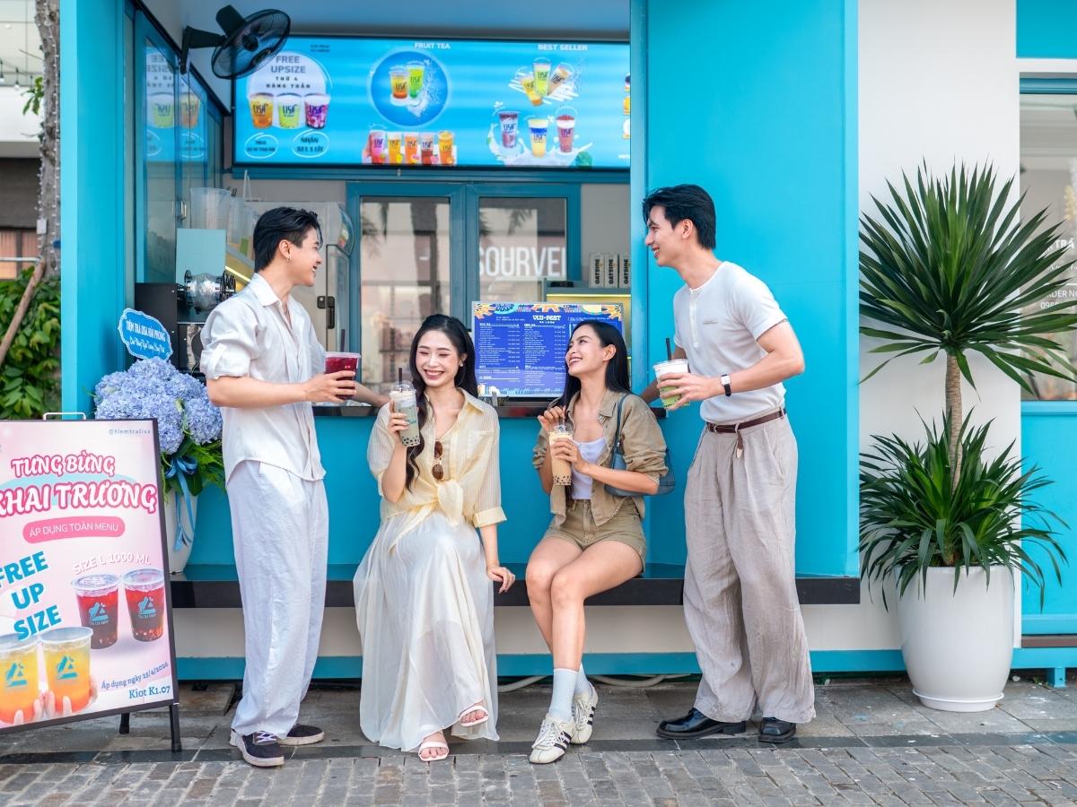 Đi nhóm không chỉ vui hơn mà còn giúp giảm rõ rệt chi phí VUI-Fest Hạ Long.
