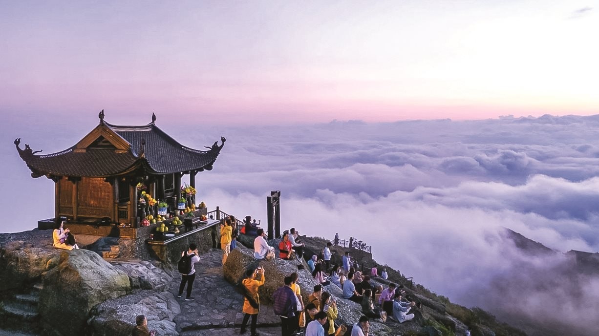 Khu danh thắng Yên Tử gắn liền với Phật hoàng Trần Nhân Tông, mang giá trị lịch sử và tâm linh đặc biệt.