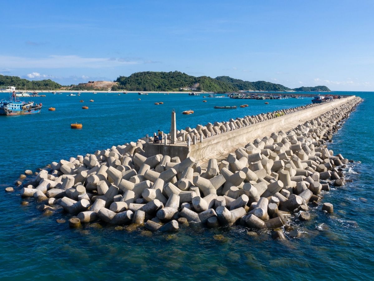 Đảo Cô Tô là điểm đến không thể bỏ lỡ dành cho những ai yêu biển và thiên nhiên hoang sơ.